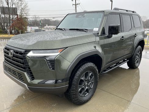 Used 2025 Lexus GX 550 w/ Accessory Package (32) image 4