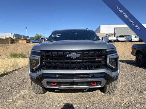 Used 2025 Chevrolet Suburban Z71 w/ Comfort Package AWD/4WD image 7