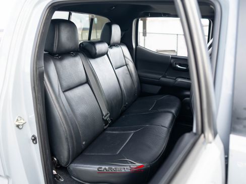 Used 2020 Toyota Tacoma TRD Off-Road image 14