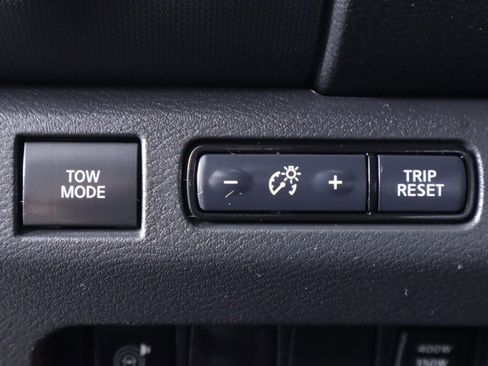 Used 2023 Nissan Frontier SV w/ SV Premium Package image 10