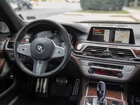 Used 2021 BMW 750i xDrive w/ Luxury Rear Seating Package AWD/4WD image 19