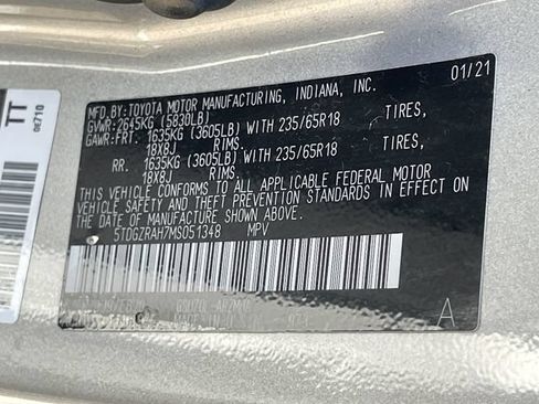 Certified 2021 Toyota Highlander XLE FWD image 32