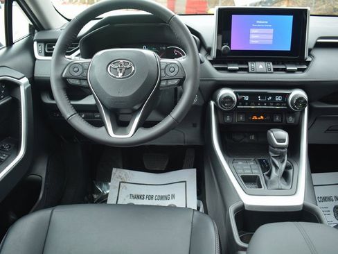 Used 2023 Toyota RAV4 XLE Premium image 3