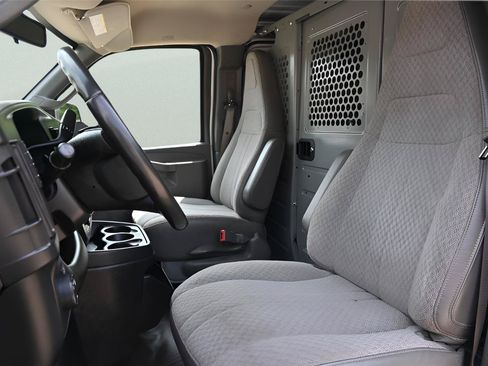 Used 2017 Chevrolet Express 3500 RWD image 12