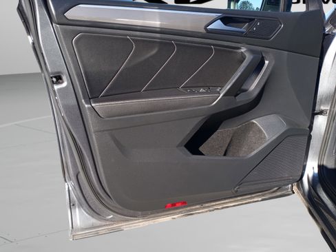 Used 2022 Volkswagen Tiguan SE R-Line image 34