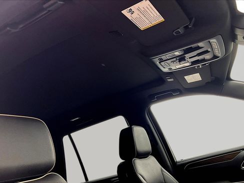 Used 2023 Chevrolet Tahoe Premier AWD/4WD image 19