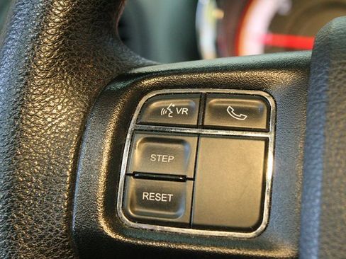 Used 2018 Dodge Grand Caravan SE w/ UConnect Hands-Free Group image 19