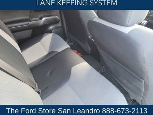 Used 2018 Toyota Tacoma TRD Off-Road w/ Technology Package AWD/4WD image 9