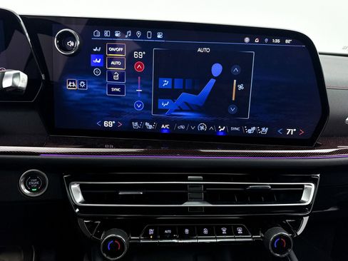 Used 2024 Chevrolet Traverse RS w/ LPO, Floor Liner Package image 27