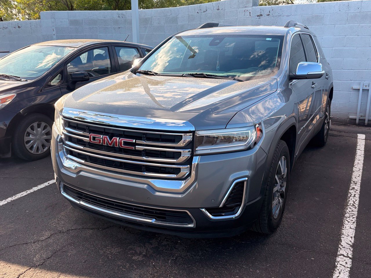 Used 2021 GMC Acadia SLE w/ Driver Convenience Package FWD image 2