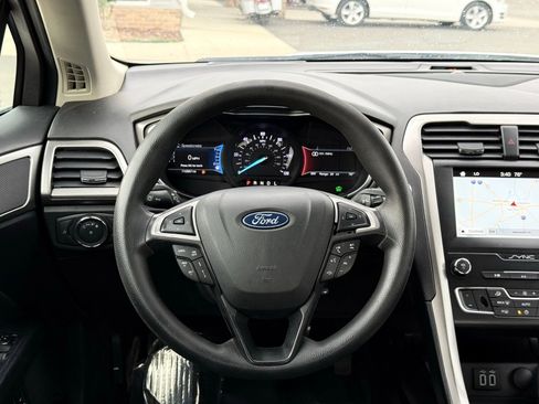 Used 2019 Ford Fusion SE FWD image 23