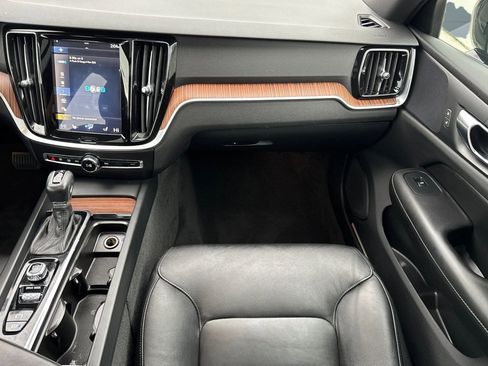 Used 2020 Volvo S60 T5 Momentum w/ Protection Package image 30