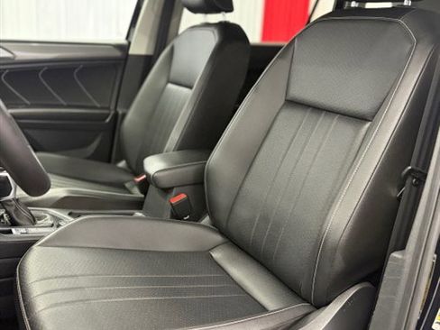Used 2023 Volkswagen Tiguan SE AWD/4WD image 12