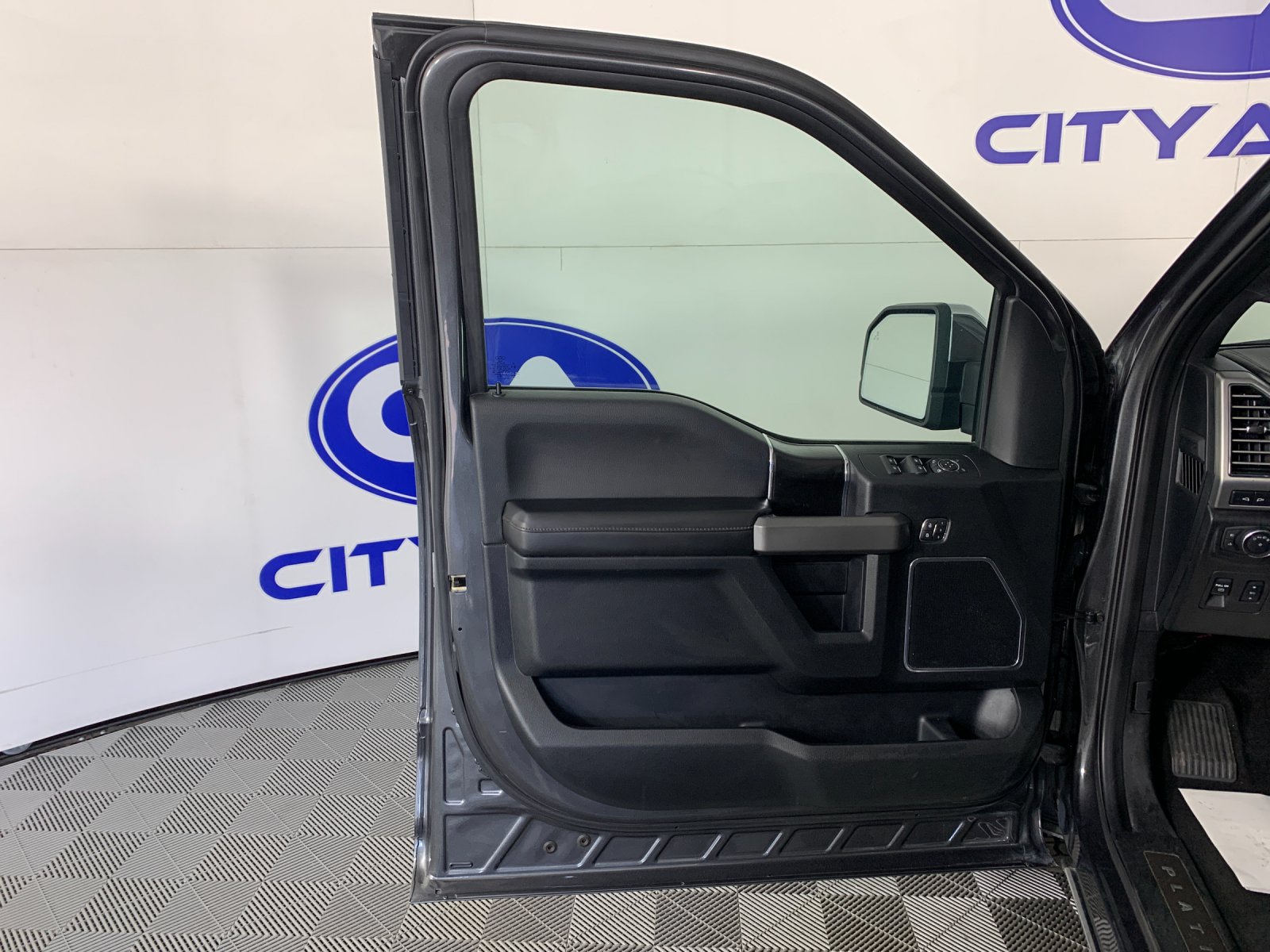 Used 2019 Ford F150 Platinum w/ Equipment Group 701A Luxury AWD/4WD image 12
