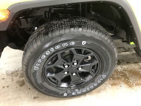 Used 2021 Jeep Gladiator Sport AWD/4WD image 4