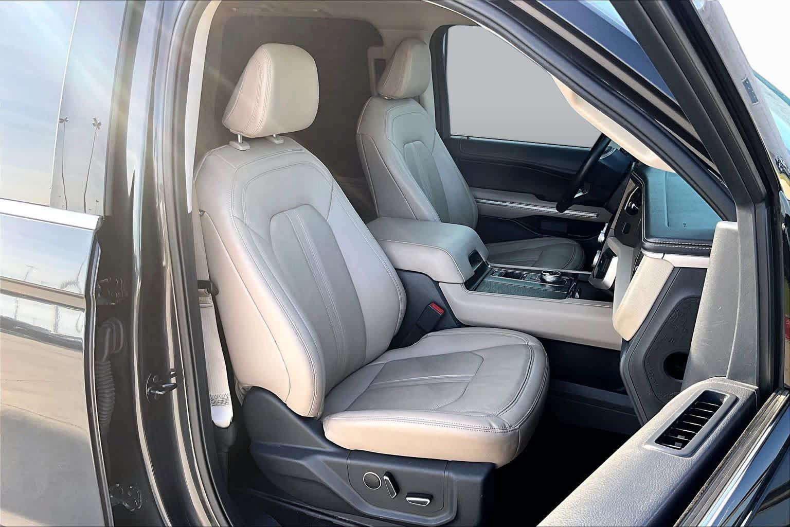 Used 2022 Ford Expedition Max Limited RWD image 9