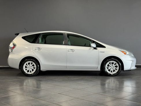 Used 2012 Toyota Prius V Two FWD image 4