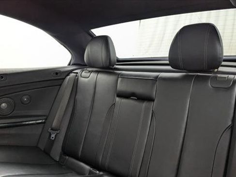 Used 2018 BMW M4 Convertible image 16