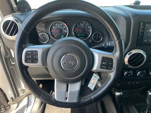 Used 2014 Jeep Wrangler Freedom Edition image 9