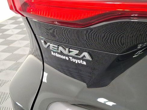 Used 2023 Toyota Venza LE AWD/4WD image 23