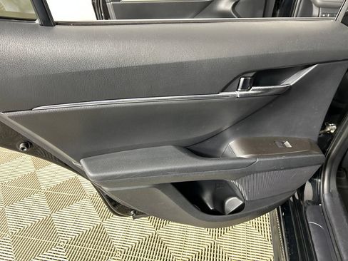 Used 2021 Toyota Camry SE FWD image 16