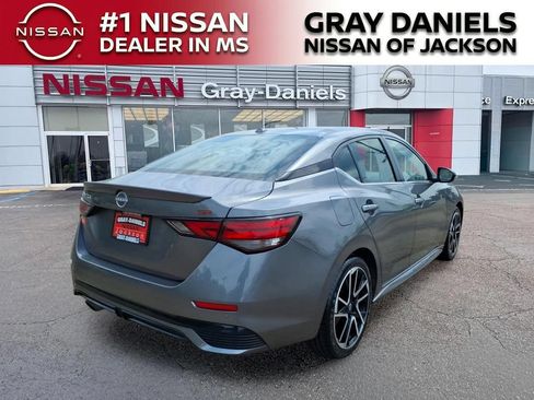 Used 2025 Nissan Sentra SR FWD image 7