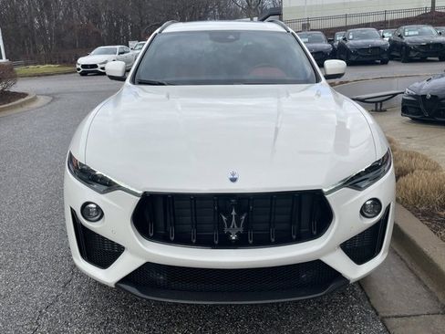 Used 2022 Maserati Levante Trofeo image 3
