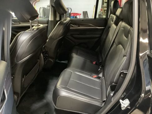 Used 2023 Jeep Grand Cherokee Limited w/ Luxury Tech Group II AWD/4WD image 19