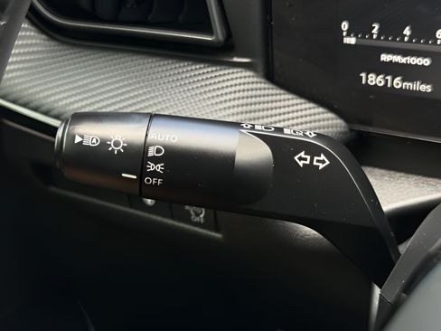 Used 2025 Nissan Kicks SR FWD image 21