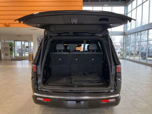 Used 2024 Jeep Wagoneer Series III AWD/4WD image 29