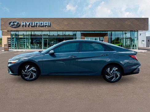 Used 2025 Hyundai Elantra Limited w/ Cargo Package FWD image 22
