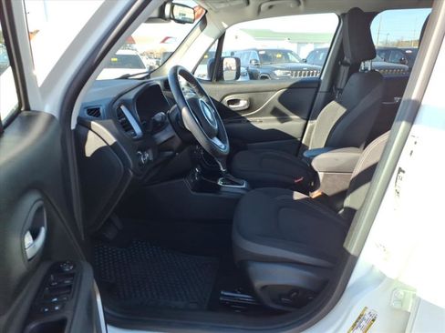 Used 2023 Jeep Renegade Latitude w/ Premium Group image 10