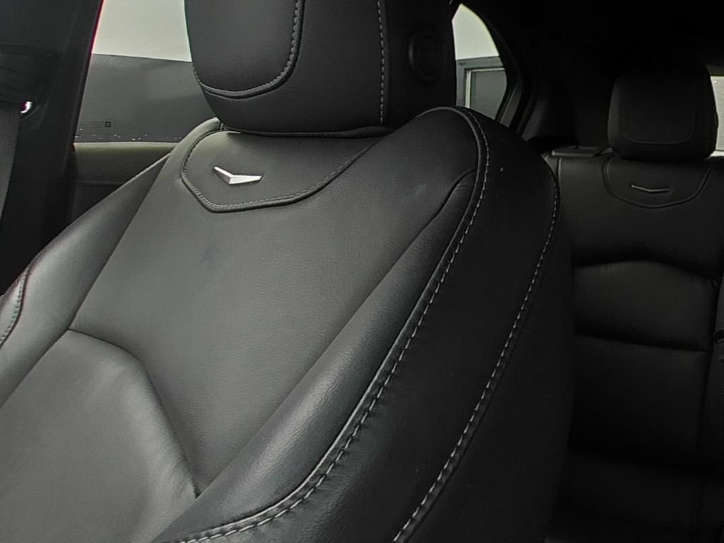 Used 2025 Cadillac XT4 Premium Luxury FWD image 12