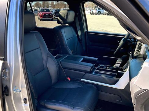 Used 2025 Toyota Sequoia Platinum image 11