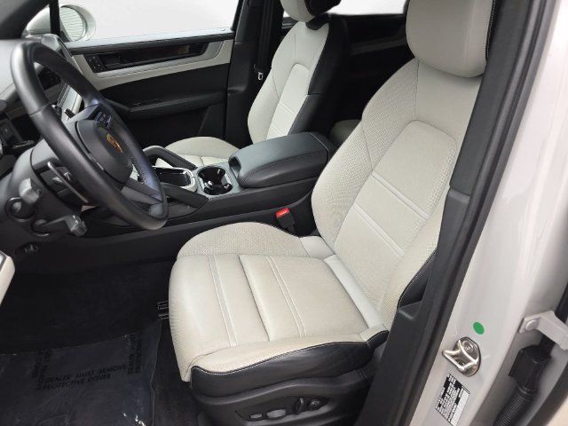 Used 2024 Porsche Cayenne AWD/4WD image 12