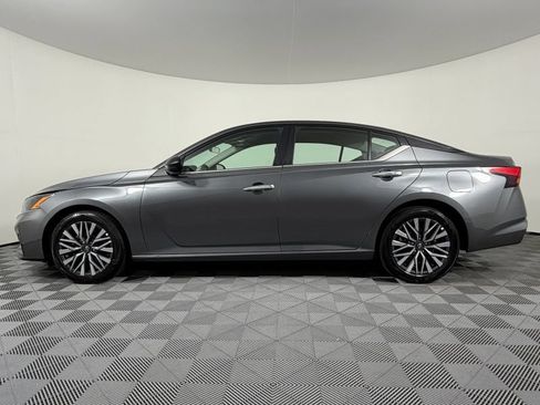 Used 2025 Nissan Altima 2.5 SV FWD image 13
