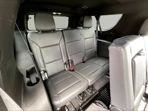 Used 2023 Chevrolet Suburban LT RWD image 18