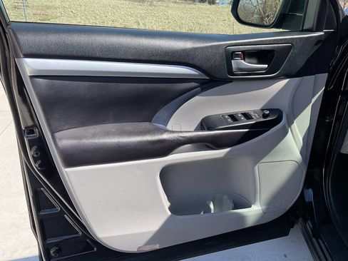 Used 2016 Toyota Highlander XLE image 29