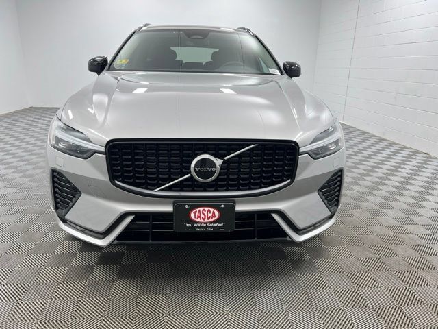 Certified 2025 Volvo XC60 B5 Core AWD/4WD image 3