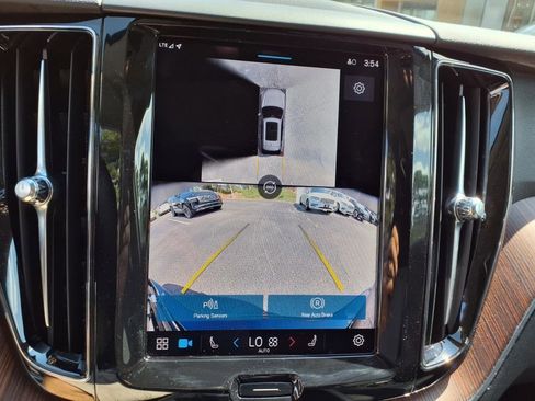 Used 2024 Volvo XC60 B5 Plus image 21