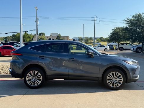 Used 2022 Toyota Venza XLE AWD/4WD image 7