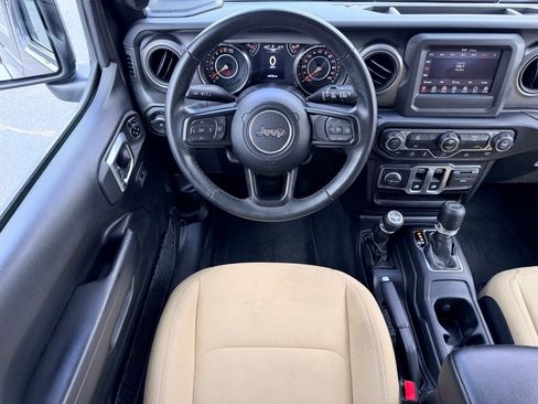 Used 2022 Jeep Wrangler Sport AWD/4WD image 17