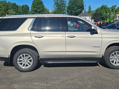 Used 2024 Chevrolet Tahoe LT w/ Luxury Package AWD/4WD image 9