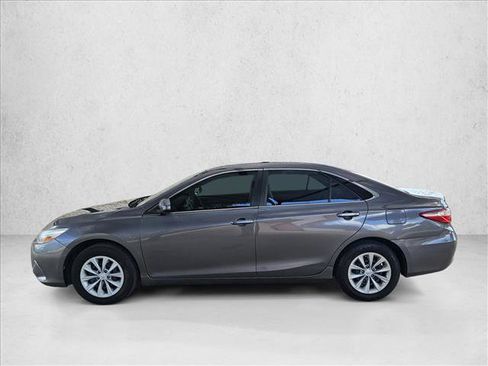 Used 2017 Toyota Camry LE FWD image 8