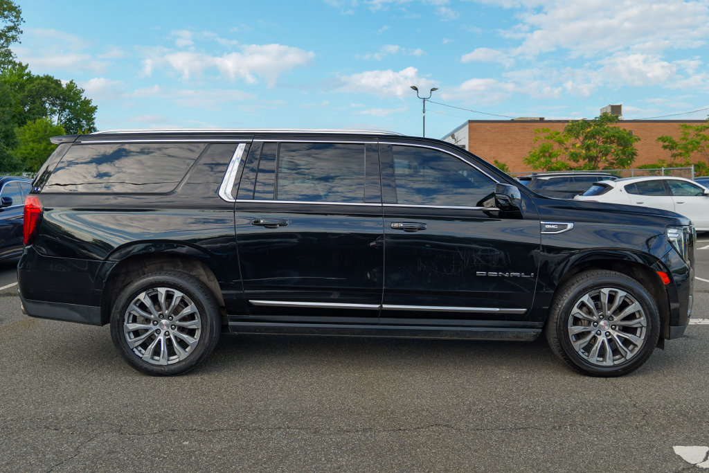 Used 2022 GMC Yukon XL Denali AWD/4WD image 8