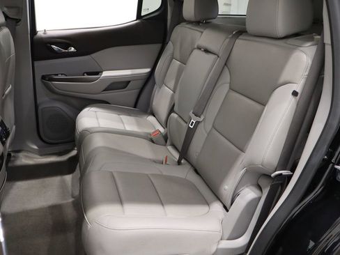 Used 2023 GMC Acadia SLT image 13