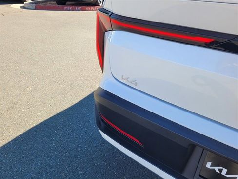 Used 2025 Kia K4 LXS image 6