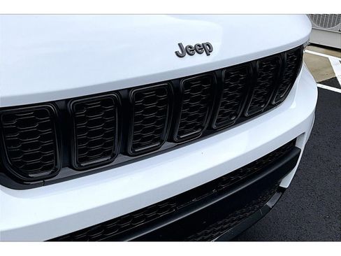 Used 2023 Jeep Grand Cherokee L Laredo AWD/4WD image 30