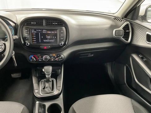 Used 2025 Kia Soul LX w/ LX Technology Package FWD image 14