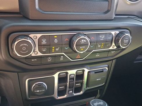 Used 2022 Jeep Wrangler Unlimited Sport AWD/4WD image 17